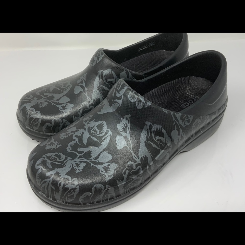 Crocs Flower Pattern - Picture 2 of 7